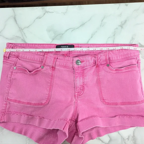 Torrid Denim Shorts Mid Rise Cuffed Hem Patch Pockets Stretch Hot Pink 20 - Picture 8 of 10